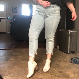 American Eagle Cropped Ankle Jeans